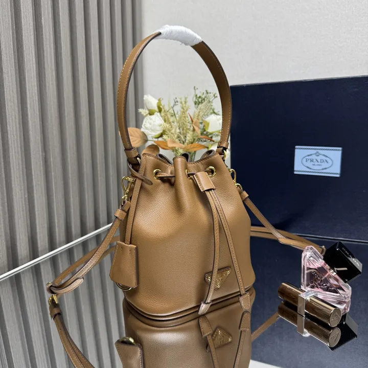 スーパーコピー プラダ キーホルダー