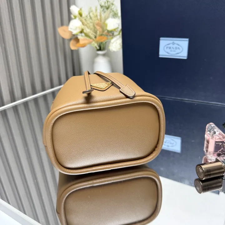 スーパーコピー プラダ キーホルダー