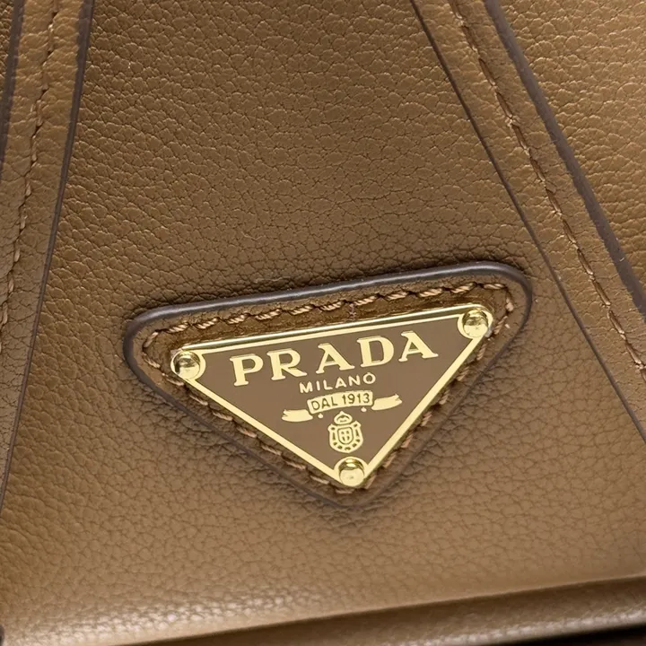 スーパーコピー プラダ キーホルダー