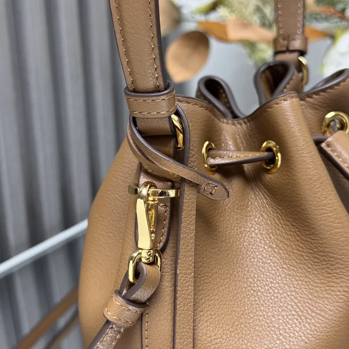 スーパーコピー プラダ キーホルダー