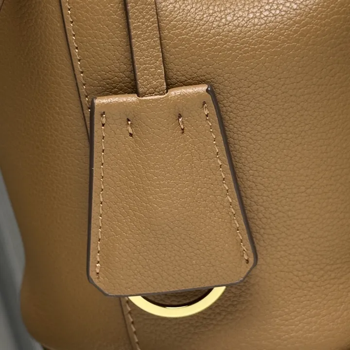 スーパーコピー プラダ キーホルダー