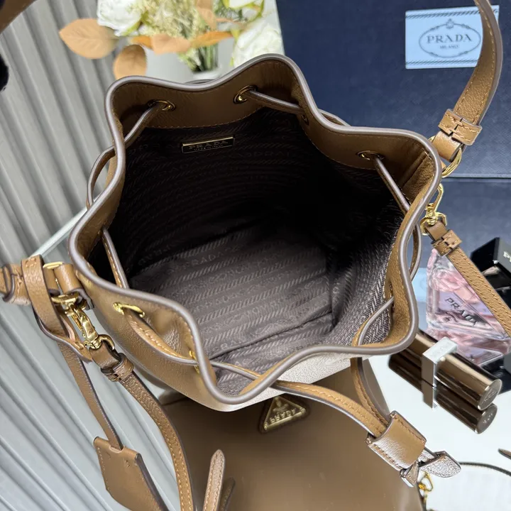 スーパーコピー プラダ キーホルダー