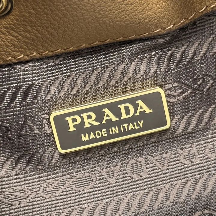 スーパーコピー プラダ キーホルダー