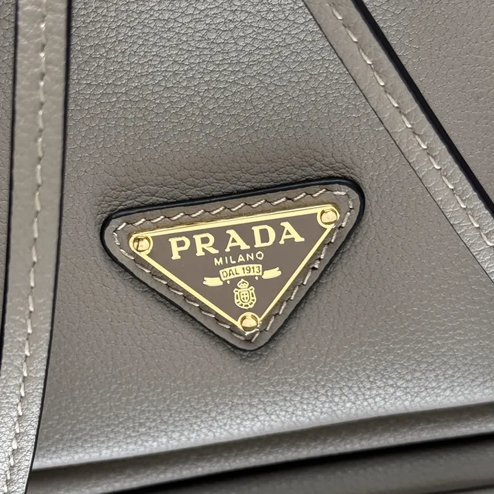 スーパーコピー プラダ キーホルダー