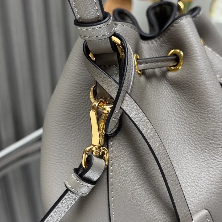 スーパーコピー プラダ キーホルダー