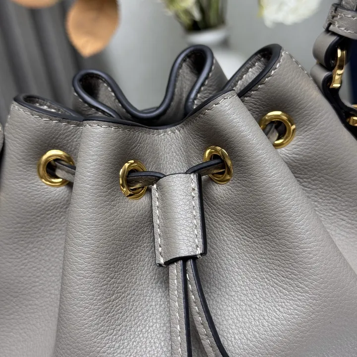 スーパーコピー プラダ キーホルダー