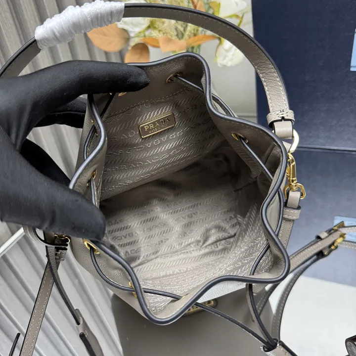 スーパーコピー プラダ キーホルダー