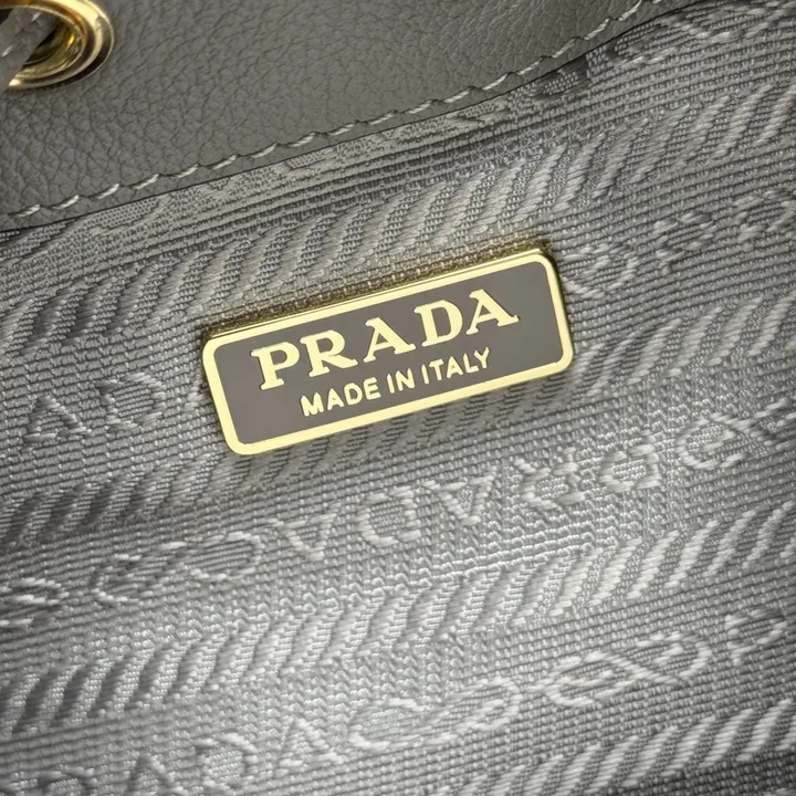 スーパーコピー プラダ キーホルダー