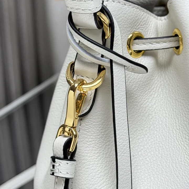 スーパーコピー プラダ キーホルダー