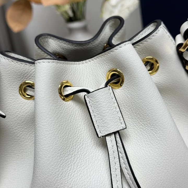 スーパーコピー プラダ キーホルダー