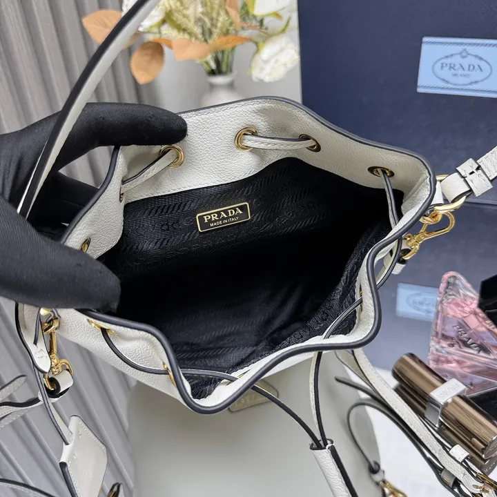 スーパーコピー プラダ キーホルダー