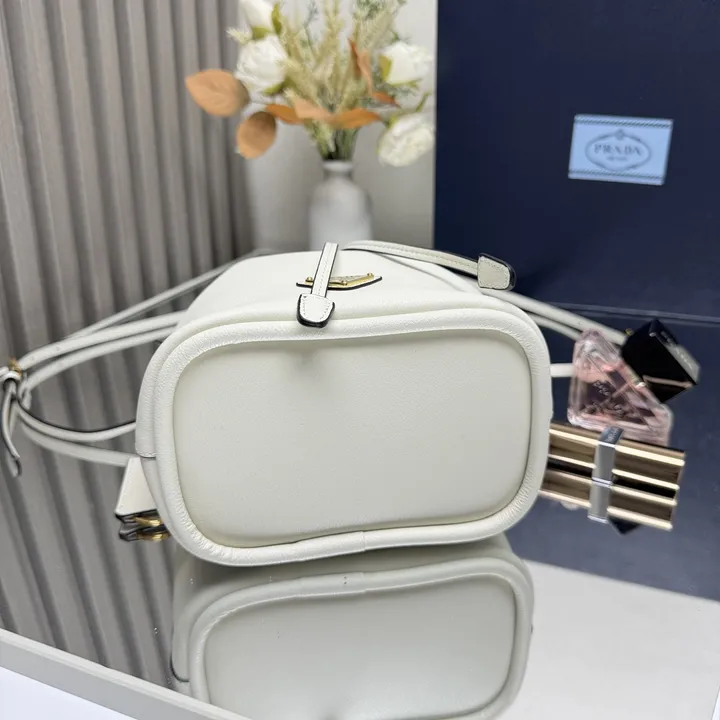 スーパーコピー プラダ キーホルダー