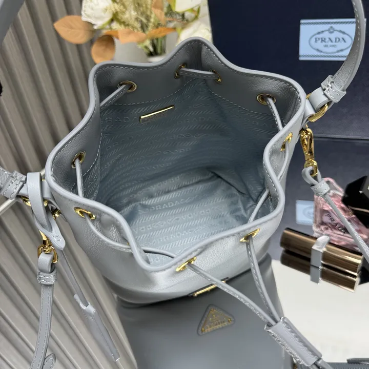 スーパーコピー プラダ キーホルダー