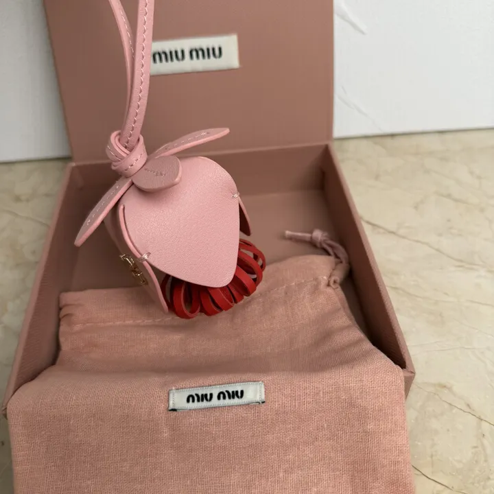 スーパーコピー ミュウミュウ キーホルダー