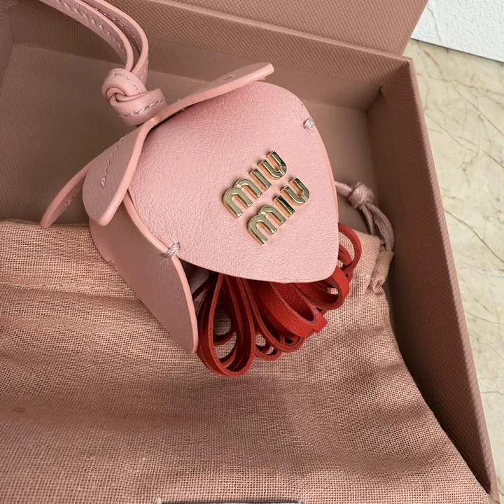 スーパーコピー ミュウミュウ キーホルダー