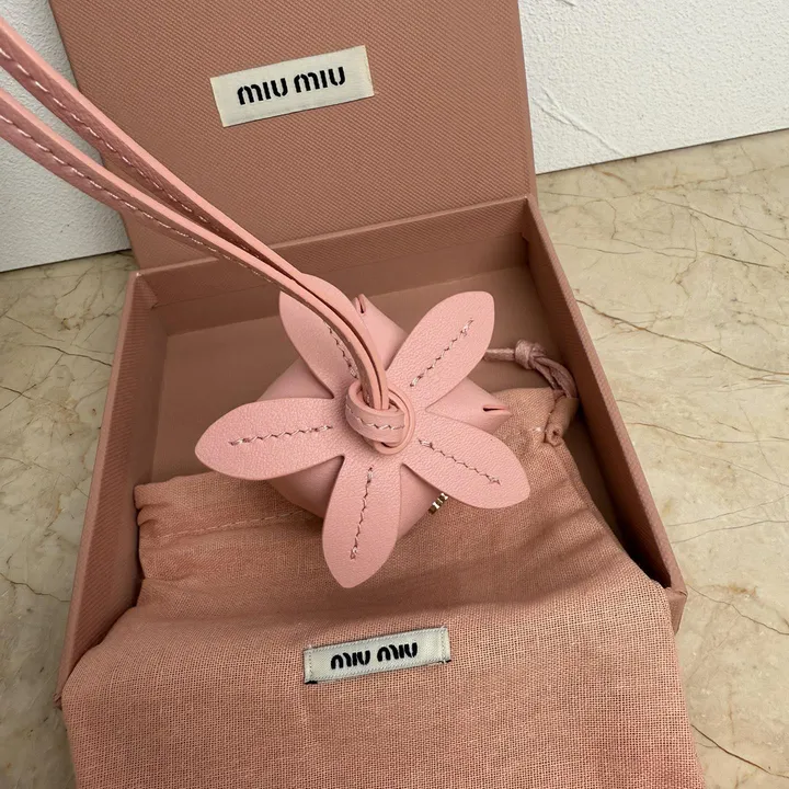 スーパーコピー ミュウミュウ キーホルダー