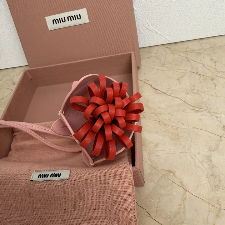 スーパーコピー ミュウミュウ キーホルダー