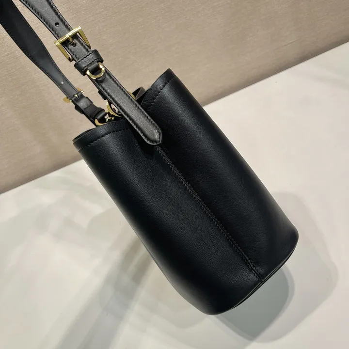 スーパーコピー プラダ キーホルダー