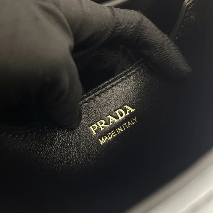 スーパーコピー プラダ キーホルダー