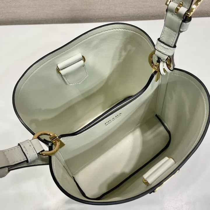 スーパーコピー プラダ キーホルダー