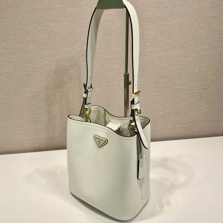 スーパーコピー プラダ キーホルダー