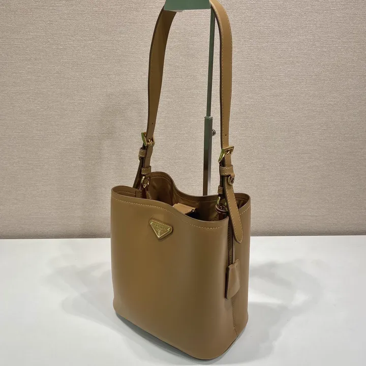 スーパーコピー プラダ キーホルダー