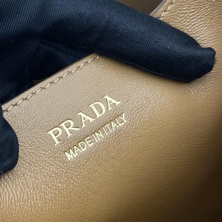 スーパーコピー プラダ キーホルダー