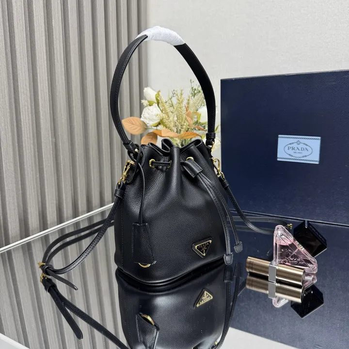 スーパーコピー プラダ キーホルダー