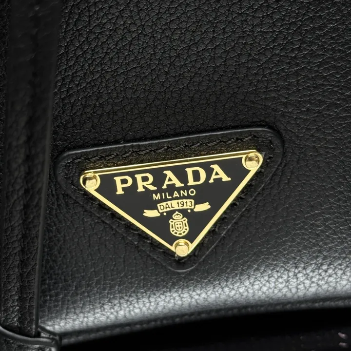 スーパーコピー プラダ キーホルダー