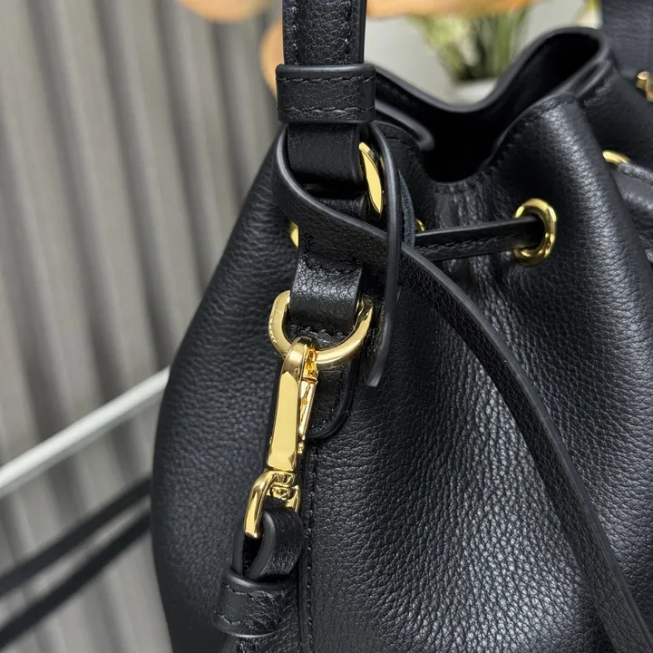 スーパーコピー プラダ キーホルダー