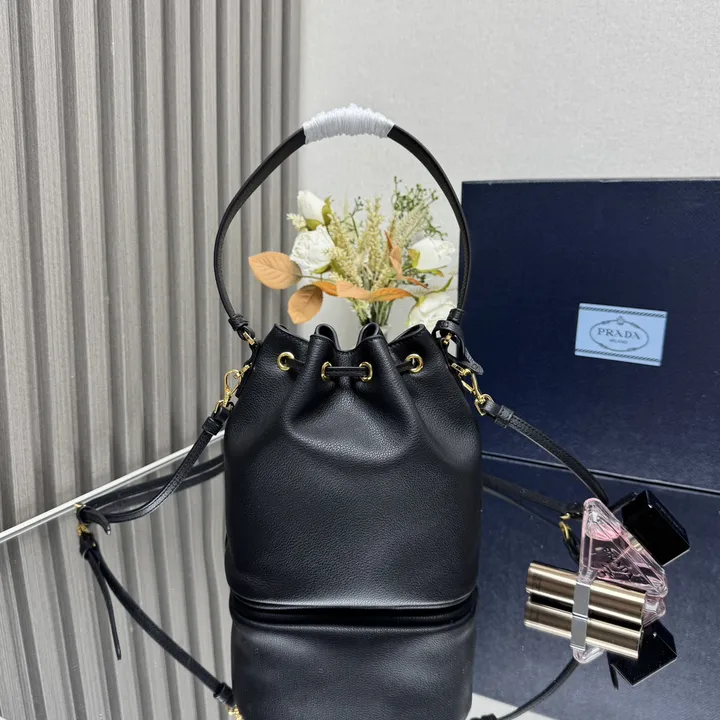 スーパーコピー プラダ キーホルダー