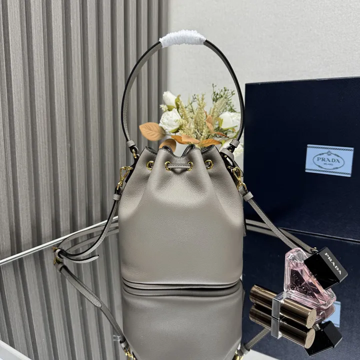 スーパーコピー プラダ キーホルダー