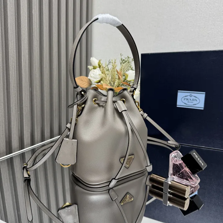 スーパーコピー プラダ キーホルダー