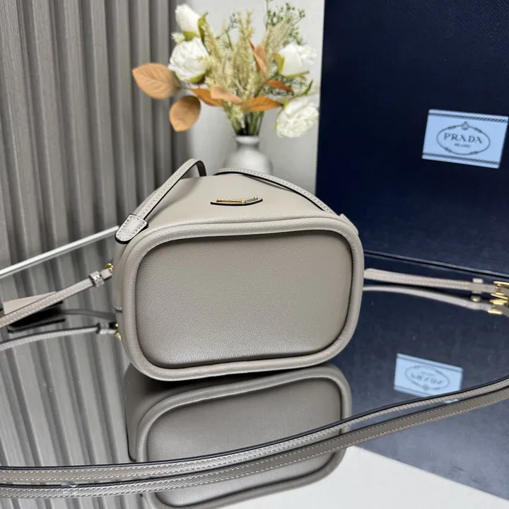 スーパーコピー プラダ キーホルダー