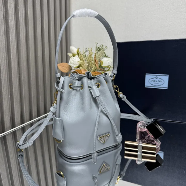 スーパーコピー プラダ キーホルダー