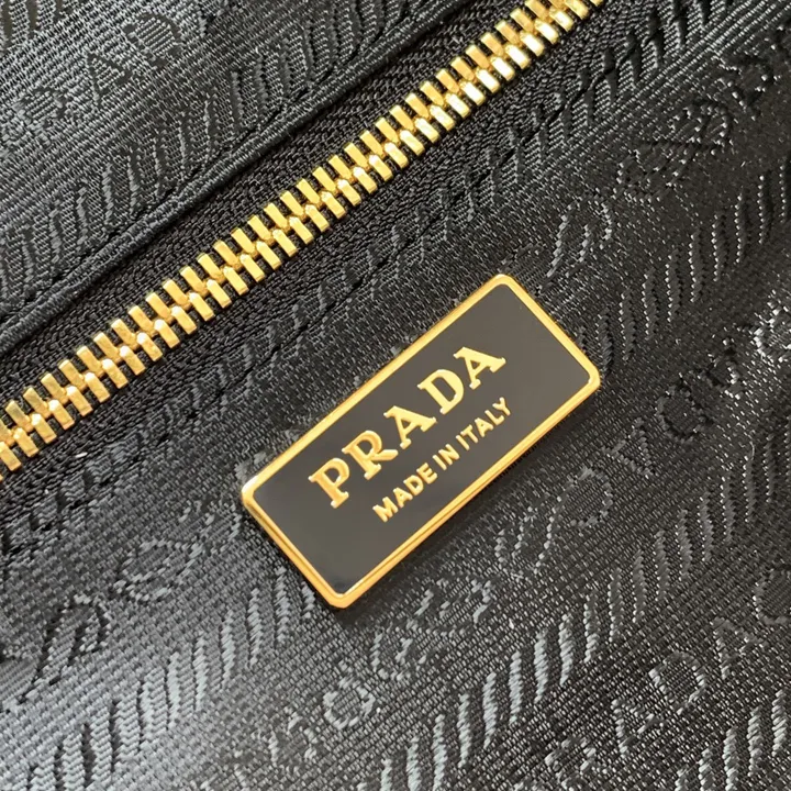 スーパーコピー プラダ キーホルダー