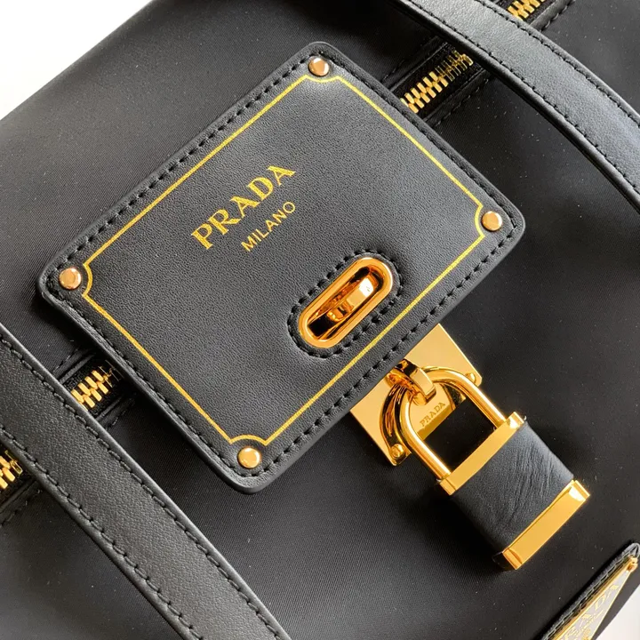 スーパーコピー プラダ キーホルダー