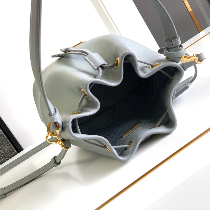 スーパーコピー プラダ キーホルダー