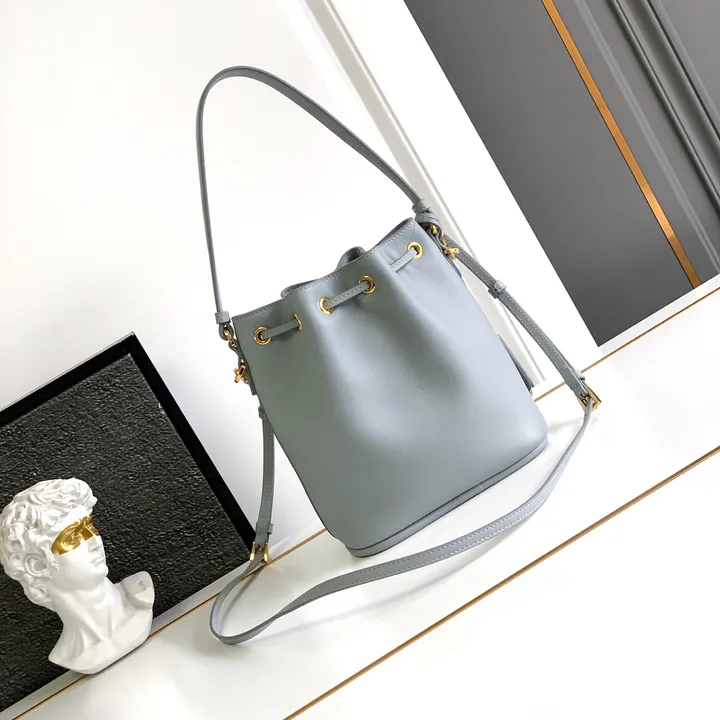 スーパーコピー プラダ キーホルダー