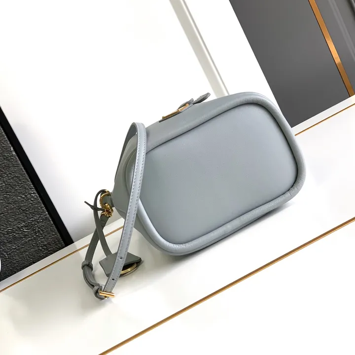 スーパーコピー プラダ キーホルダー