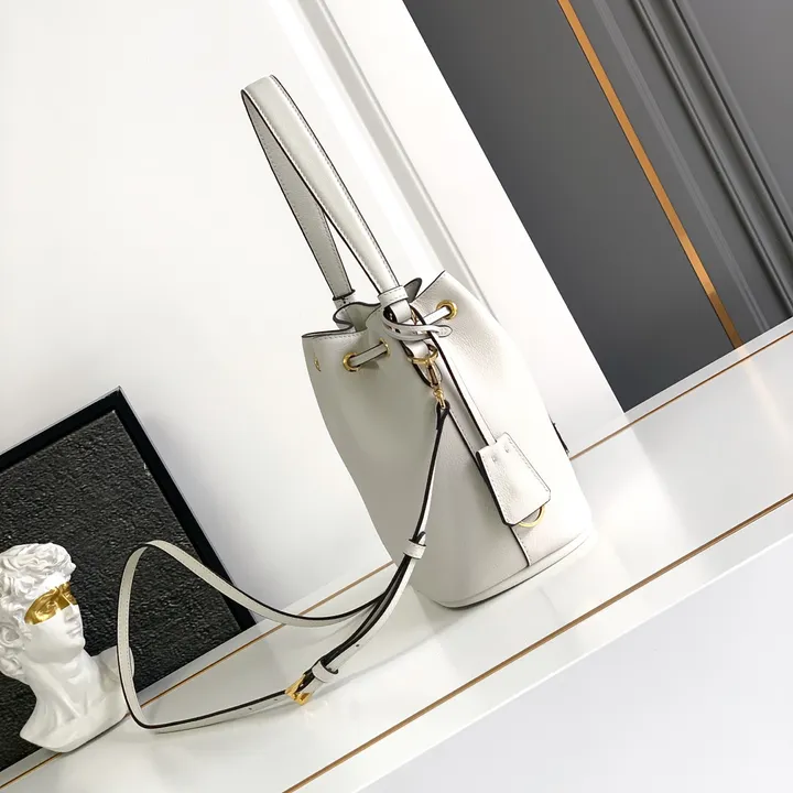 スーパーコピー プラダ キーホルダー