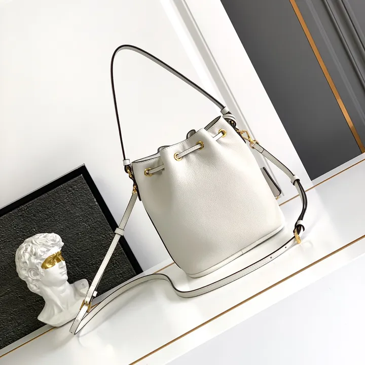 スーパーコピー プラダ キーホルダー