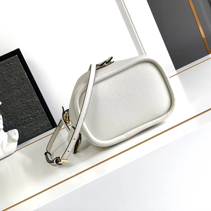 スーパーコピー プラダ キーホルダー