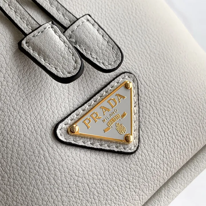 スーパーコピー プラダ キーホルダー