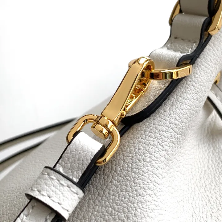 スーパーコピー プラダ キーホルダー