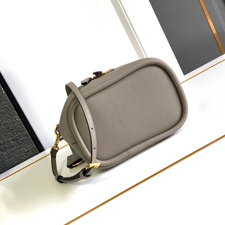 スーパーコピー プラダ キーホルダー