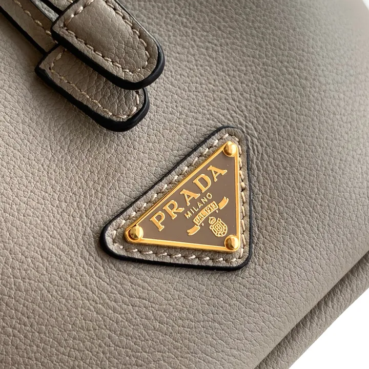 スーパーコピー プラダ キーホルダー