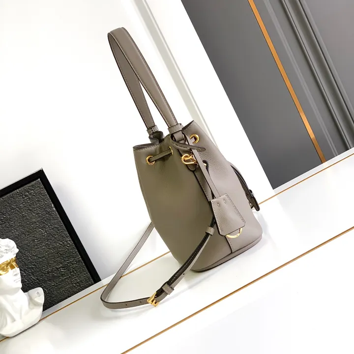 スーパーコピー プラダ キーホルダー