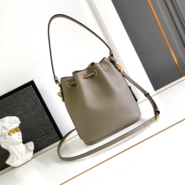 スーパーコピー プラダ キーホルダー