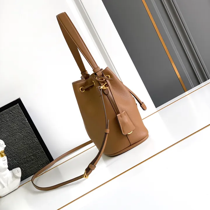 スーパーコピー プラダ キーホルダー